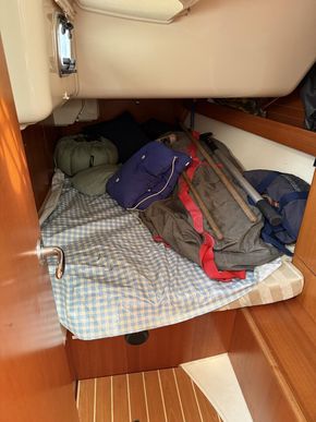 Port quarter cabin