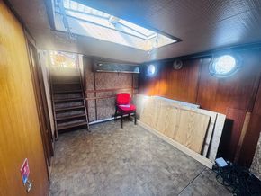 Salle avec verriere