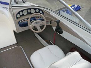 Bayliner 185 Bowrider  - Helm