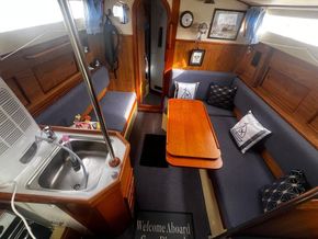 Moody 30  - Interior