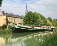Luxury hotel Barge