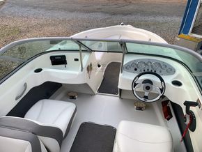 Bayliner 175 GT Bowrider - Cockpit
