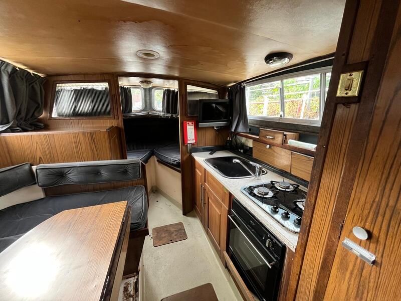 Project 32 widebeam twin diesel engine