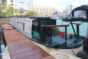 60' Narrowboat with C London Limehouse Mooring
