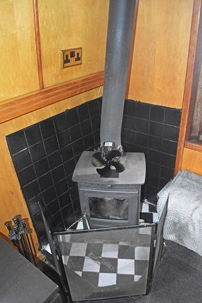 Solid fuel stove