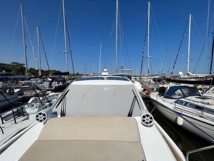 2018 Sealine C330