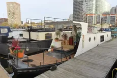 Dutch Barges 60
