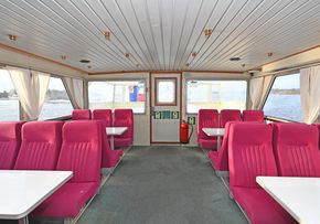 Upper salon with 24 seats