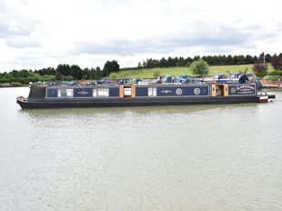 SLOWGOOSE • 65ft 1in, semi-trad, 2+4 berths