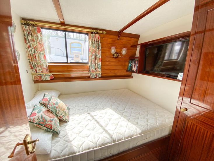 Beautiful custom built 10'6 widebeam.
