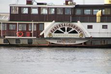 Hotel-dinner cruising barge