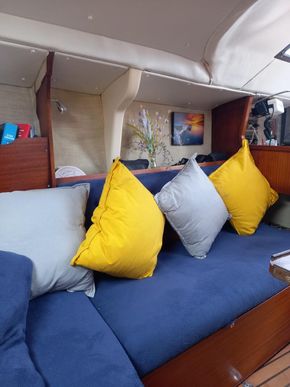 jeanneau fantasia sailboat cabin 