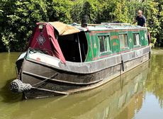 Reed Bunting-A 30ft 2 berth cruiser stern narrowboat.