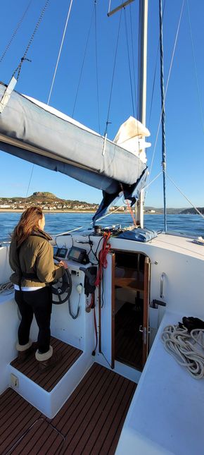 Protected and well equipped helm position