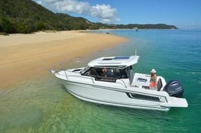Jeanneau Merry Fisher 695 - on a beach