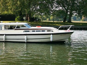 Aquafibre 37' Sedan Cruiser