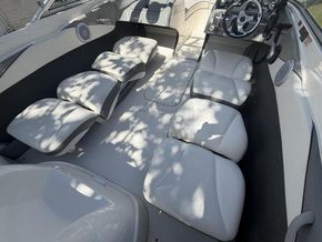 Bayliner 185 Bowrider  - Cockpit
