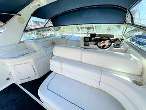 1995 Sea Ray 330 Sundancer 17