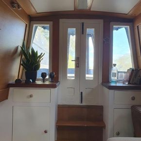 Front doors onto bow