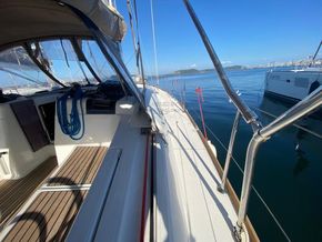 Jeanneau Sun Odyssey 449  - Side Deck