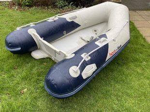 Inflatable dinghy