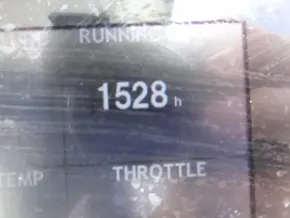 Leopard 43 Powercat 2020 engine running hours display showing 1528 hours.