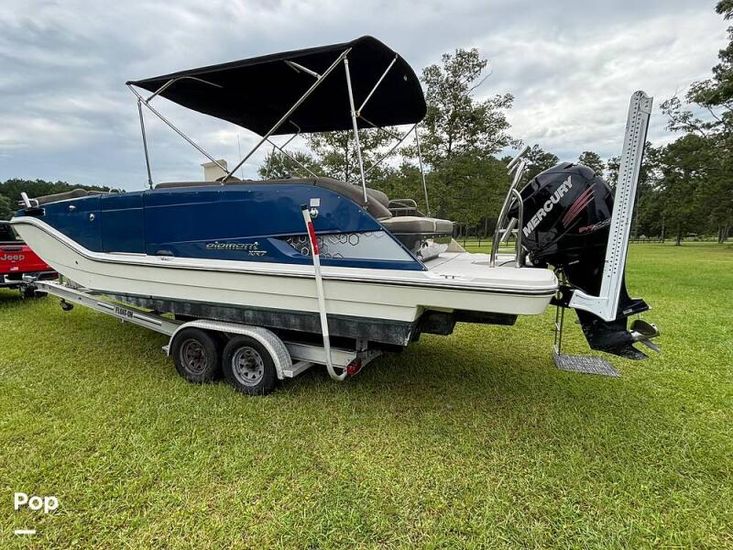 2017 Bayliner Element XR7
