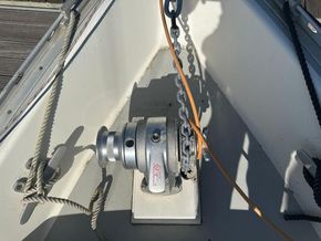Moody 29  - Windlass