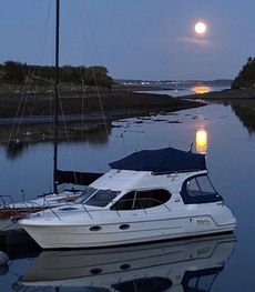 GALEON 280 FLYBRIDGE- GORGEOUS