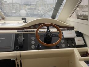Fairline Phantom 38  - Helm