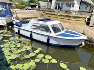17ft day boat, river boat commodore 