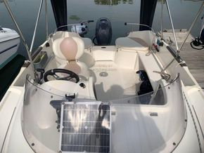 Quicksilver 470 Cruiser With new engine!  - Cockpit