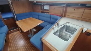Saloon starboard