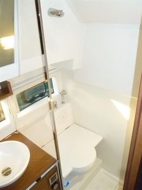 Heads compartment & shower stall