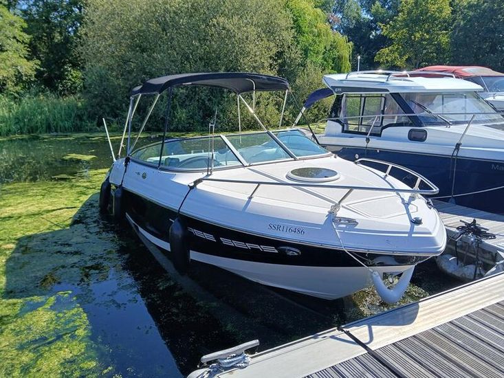 2005 Regal 2250 Cuddy Cabin	