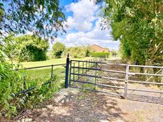 Land with mooring opportunity in Cambs