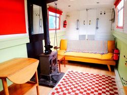 Bandera Rosa - 47' Cruiser Stern Narrowboat - New Engine