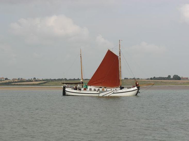 Two-masted sailing Paviljoentjalk
