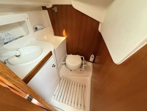 1998 Jeanneau Sun Odyssey 29.2 Lift Keel 12