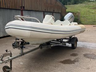 2013 Zodiac Yachtline 420 Deluxe – Honda
