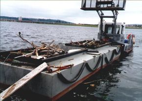 Modular barge with skips