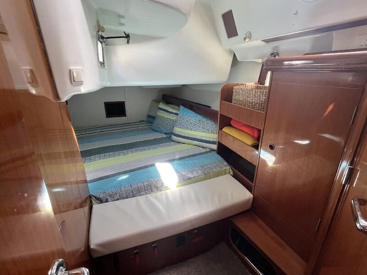 Exceptional condition Beneteau Oceanis 423 - Two Cabins