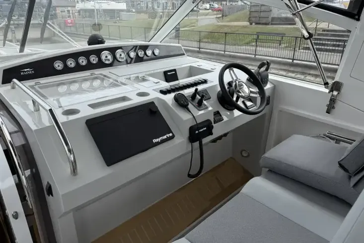 2021 Haines 400 Aft Cabin