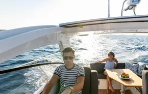 Sealine S335v