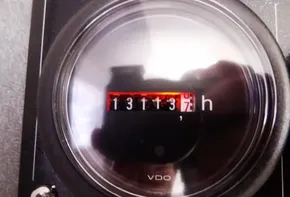 Hour meter of a 2015 Leopard 51 Powercat showing 1311.37 hours.