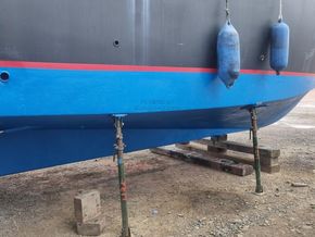 Marshall 42  - Hull Close Up