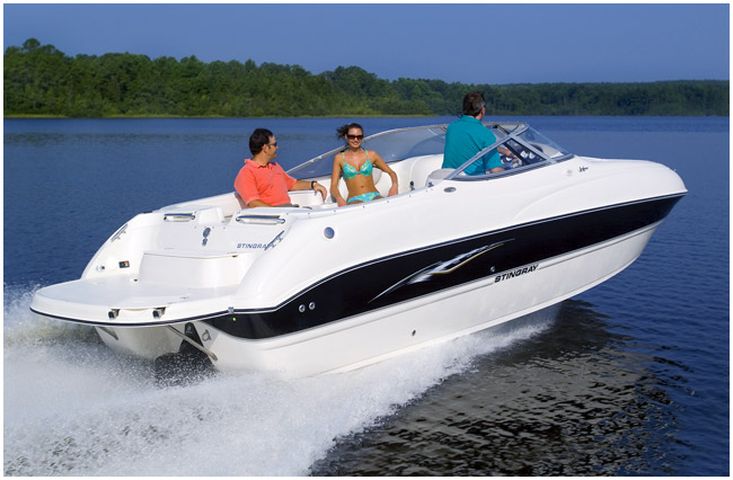 Stingray 220DR Deck Boat