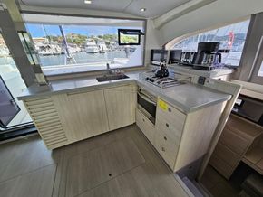 Leopard 40  - Galley