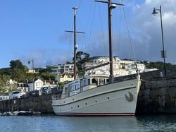 Motorsailer. ketch rig