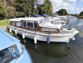 Classic Motor Cruiser  Centre Cockpit - Main Photo